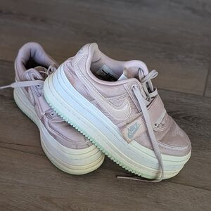 Nike Women's Pink Sneakers